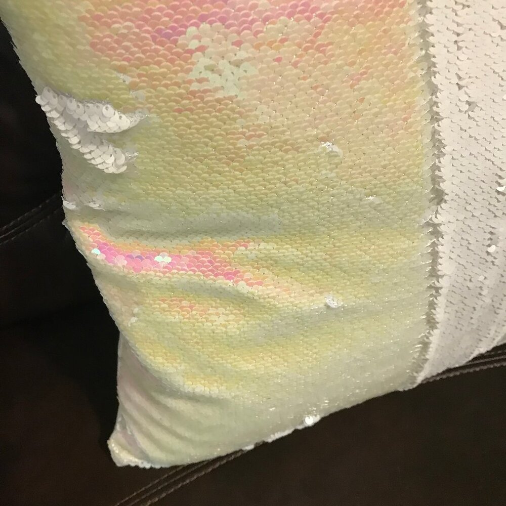 Bed Bath & Beyond * Iridescent Pink White Flip Sequin Pillow Cute Girl's Bedroom - Picture 5 of 9